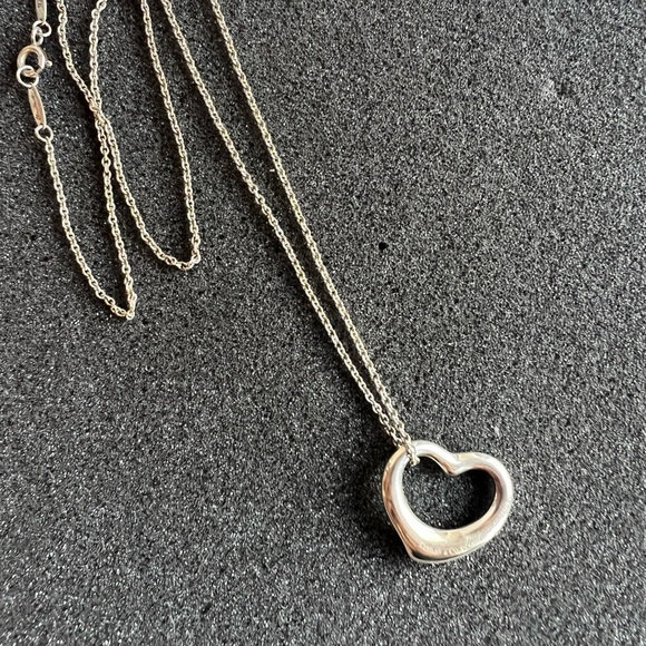 TIFFANY’S OPEN HEART PENDANT NECKLACE 27mm - Picture 5 of 5
